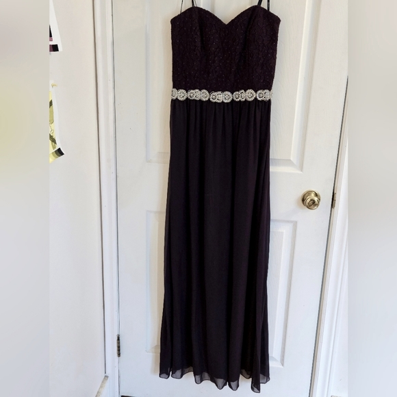 Speechless strapless prom dress size 12 dark purple from David's Bridal - Picture 3 of 7